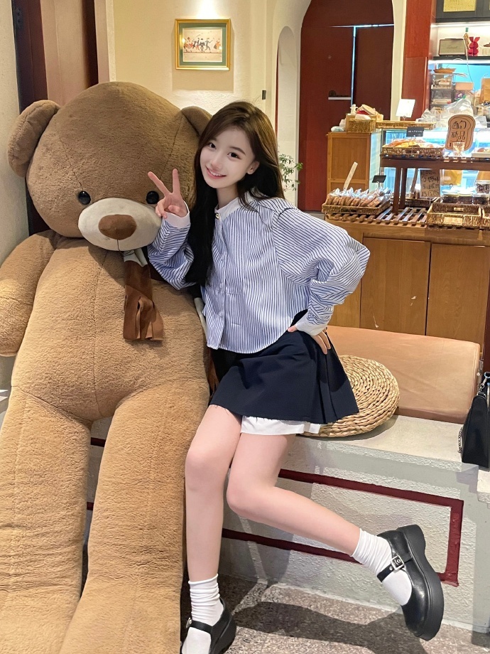 他是谁 封面