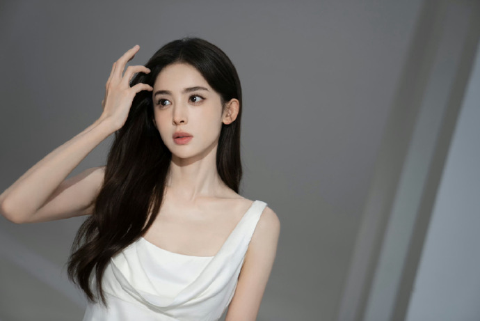 《被裁掉的女孩》女主角方桃子与易梦玲神似引发热议